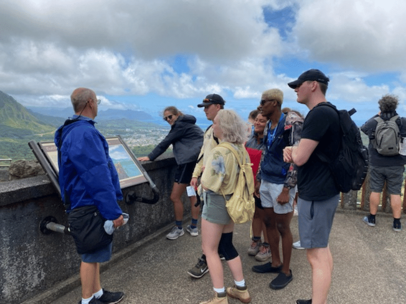 Russell Hart and USM and HPU tour participants at the Pali Lookout