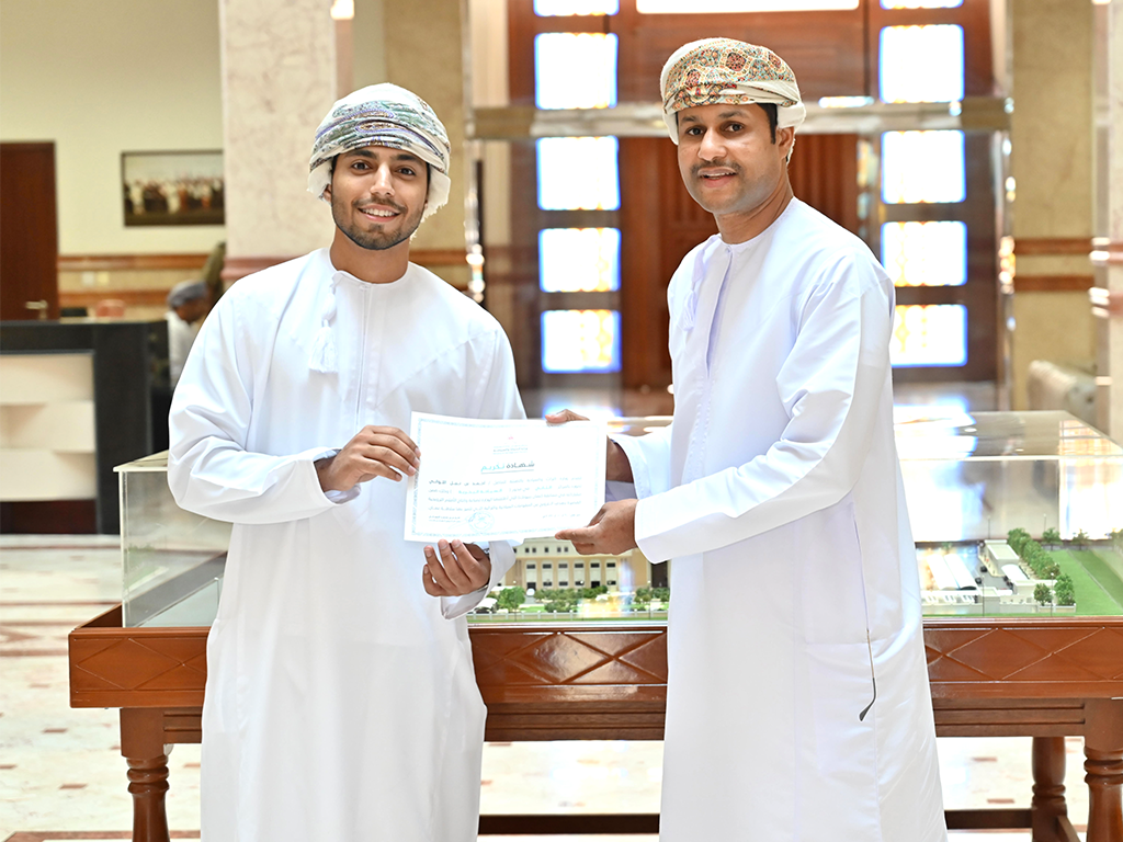 Ahmed Al-Lawati accepts award from Sultanate of Oman