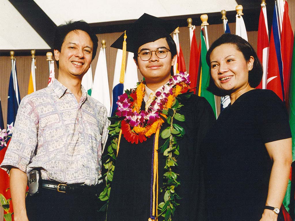 Kiwi with his parents on HPU's graduation day.