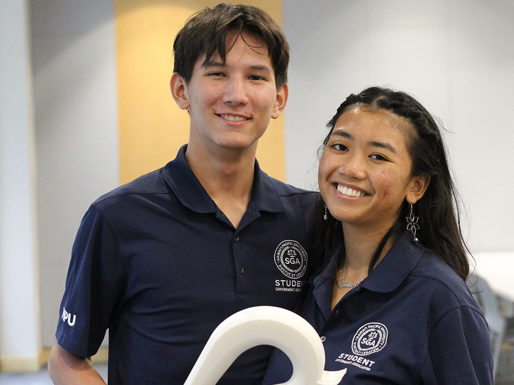 HPU students Caleb Cooper-Feldt and Princess Pascual at the HUI SRC Blood Drive