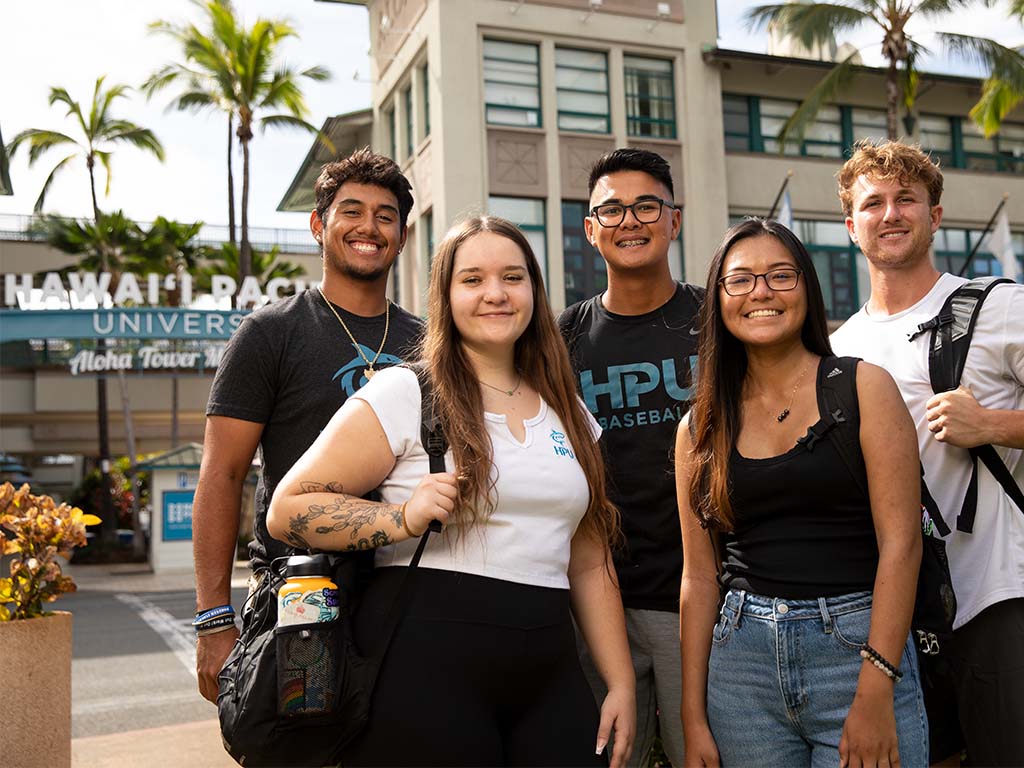 HPU students at Aloha Tower Marketplace