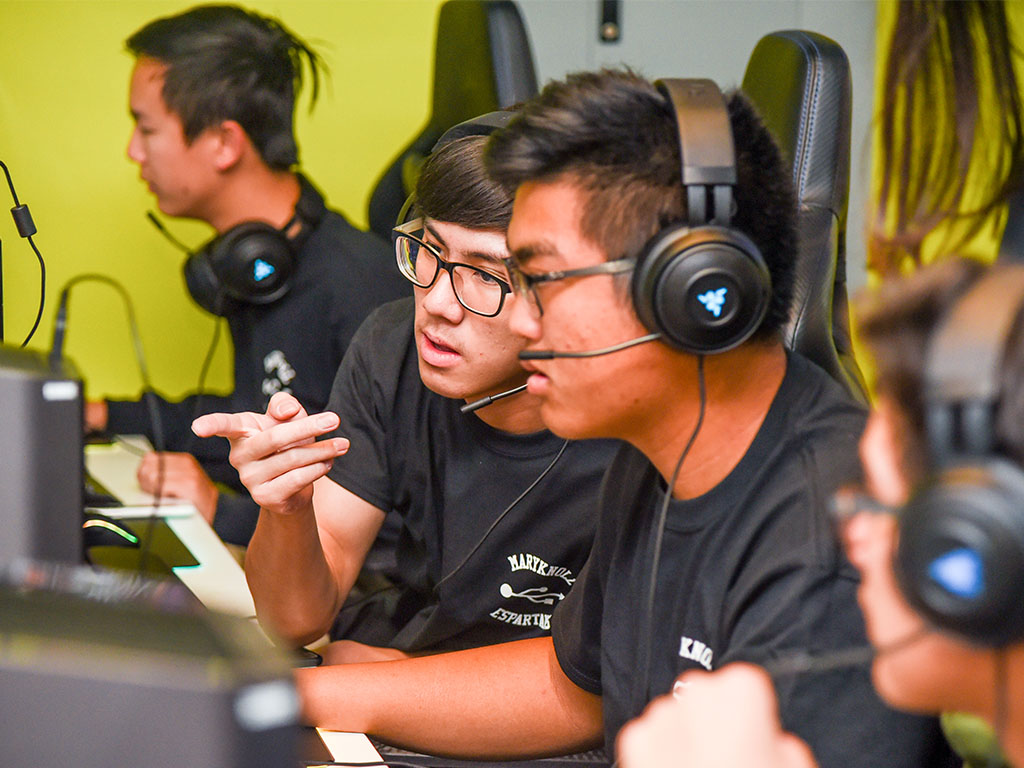 Maryknoll School high school students compete at the HPU esports arena