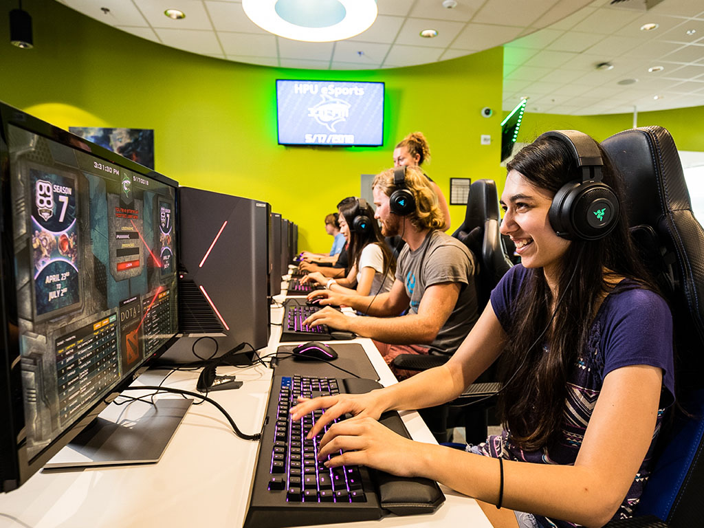 HPU students compete at the HPU esports arena