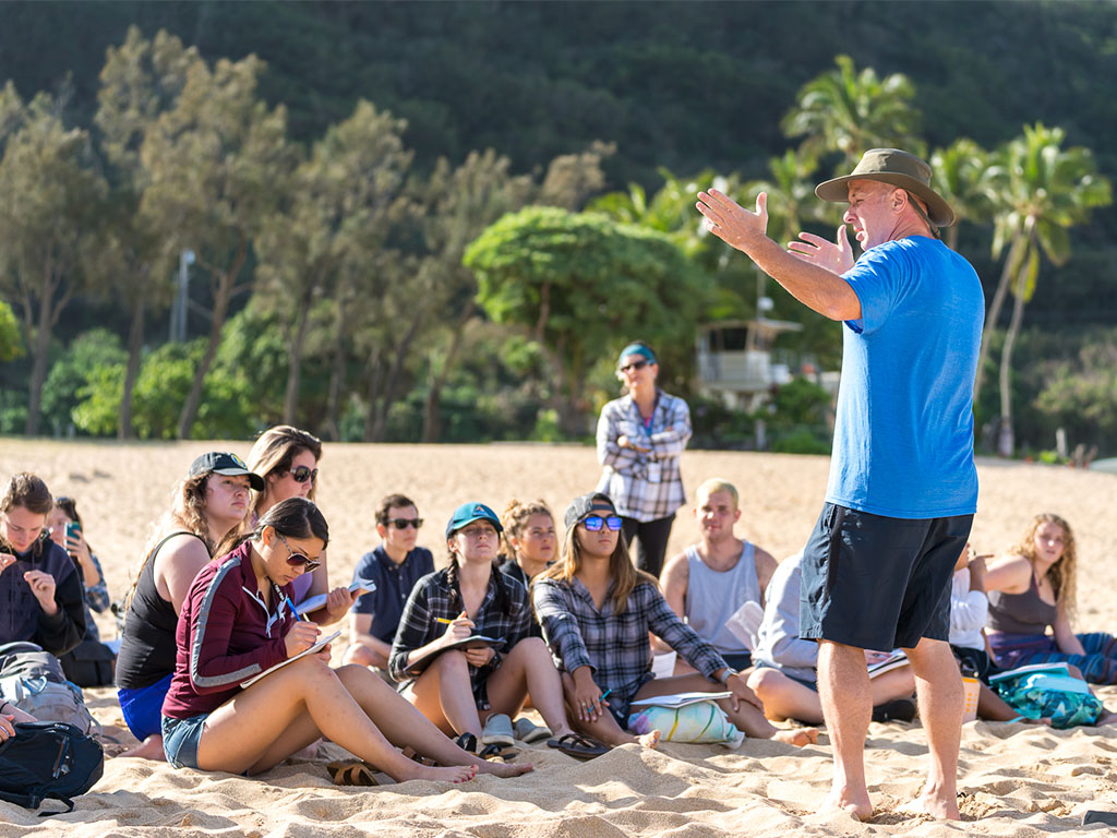 Professor Andrew Greene teaches Residential Honors Program students at Waimea Bay on O'ahu