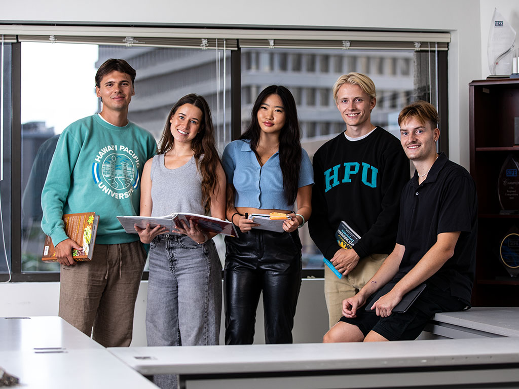 HPU business students at the HPU College of Business in Pioneer Plaza