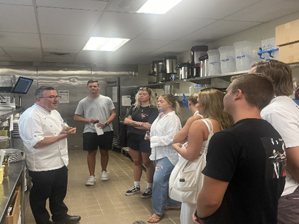 HPU business students met with Pacific Club Executive Chef Eric Leterc