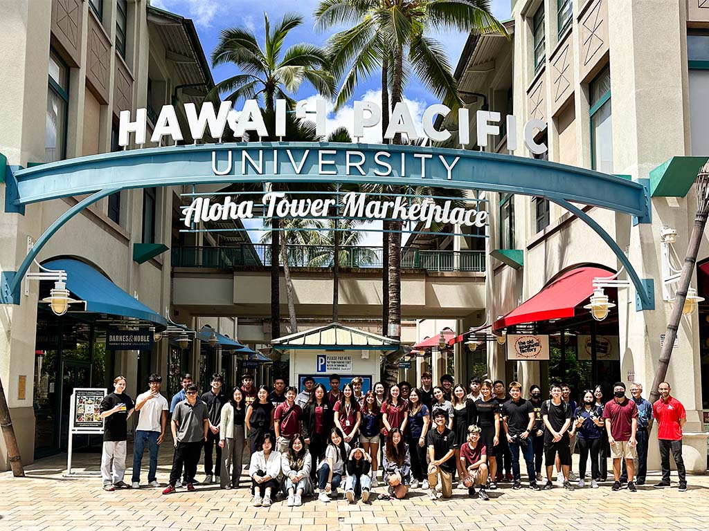 Hawai'i high school students at HPU's Aloha Tower Marketplace campus