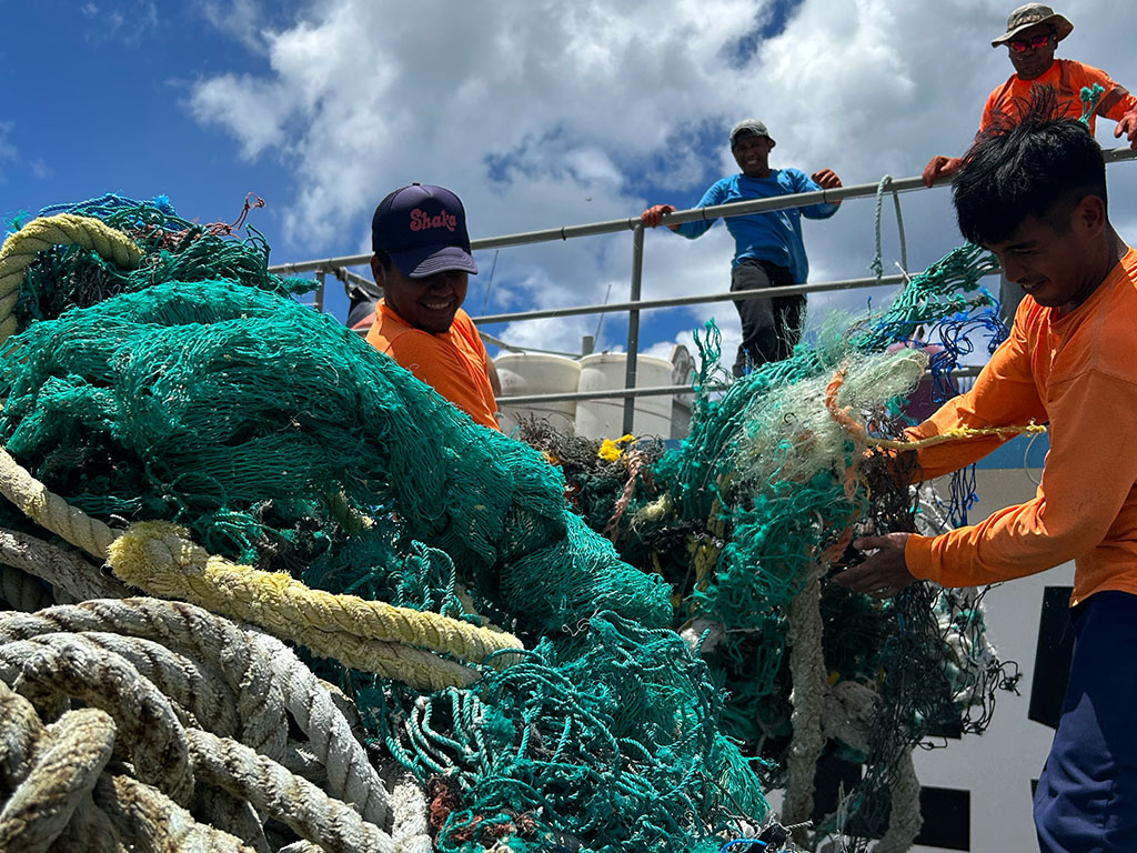 Crew, who are members of the Hawai'i Longline Association, offloading a 689 pound derelict fishing gear conglomerate. The captain of this vessel has removed three different derelict fishing gear events