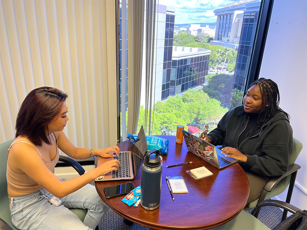 Two HPU students, Chiyono and Ina decided to check out the new student lounge between classes