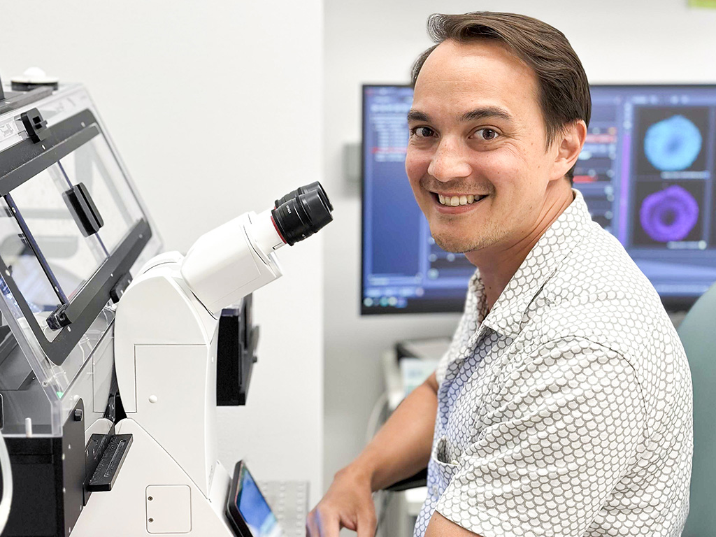 HPU alumnus Corey Hansen in Columbia University's Simunovic Lab