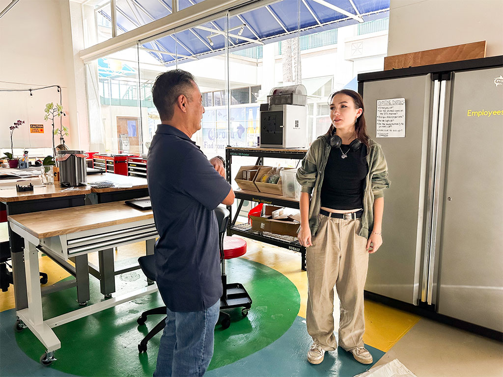 Mark Nitta discussing a project with an HPU student in the maker space