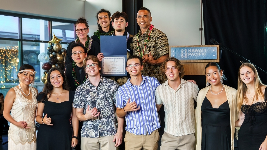 Nā Māno ʻO Ke Kai receives the Excellence in Lōkahi Award