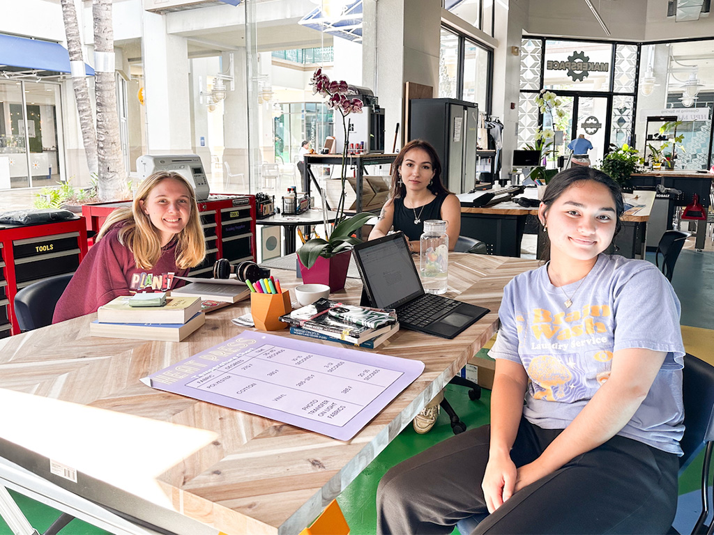 HPU students in the new Makerspace at Aloha Tower Marketplace