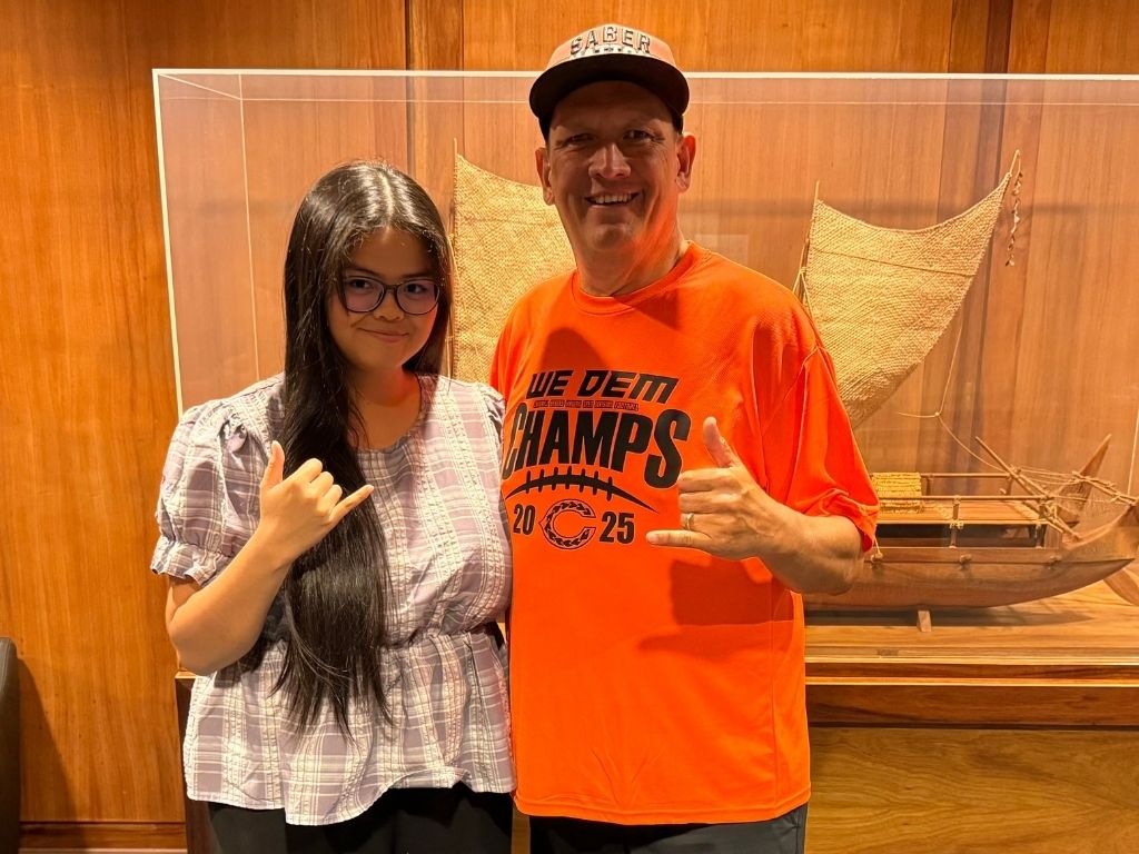Mia Aisha Fetalco with Hawaiʻi State Senator Kurt Fevella; she is an intern with his office