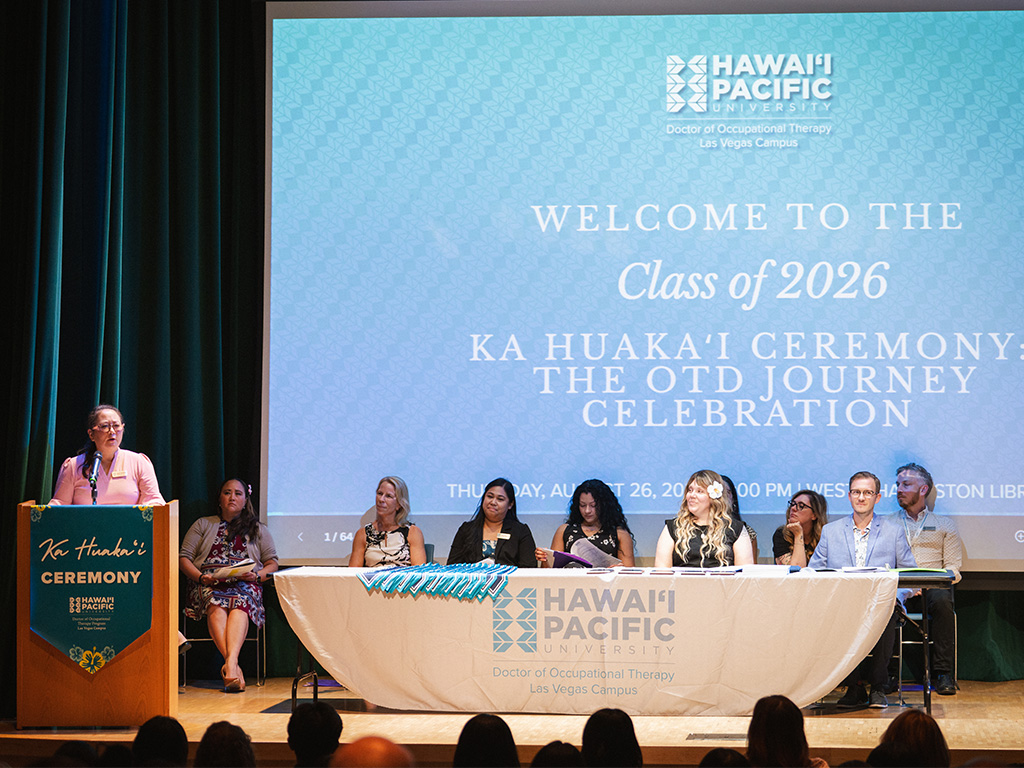 Robyn Otty (at podium) speaking at the Ka huaka'i ceremony on August 26