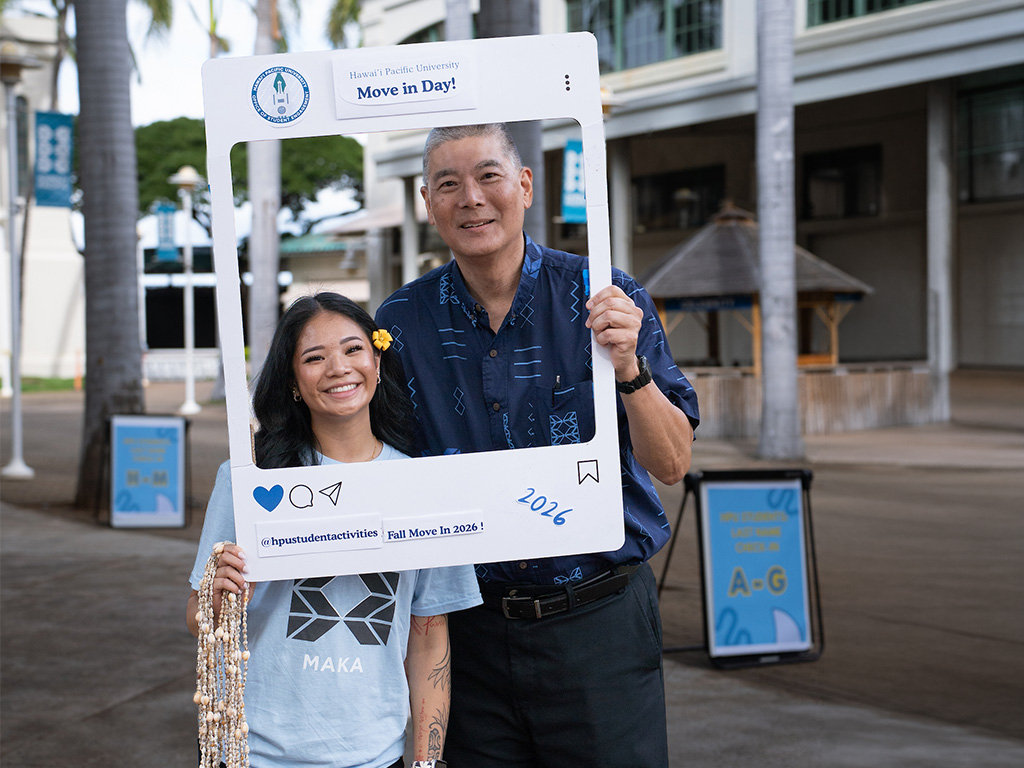 HPU Provost Alan Shoho and an HPU student greeted new students and their families to campus