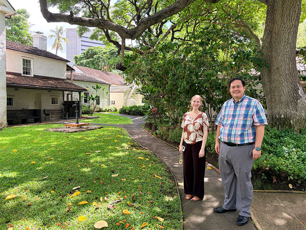 HPU alumna Morgan Cassens (left) and HPU History Professor Doug Askman (right) on the grounds of The Hawaiian Mission Houses Historic Site and Archives