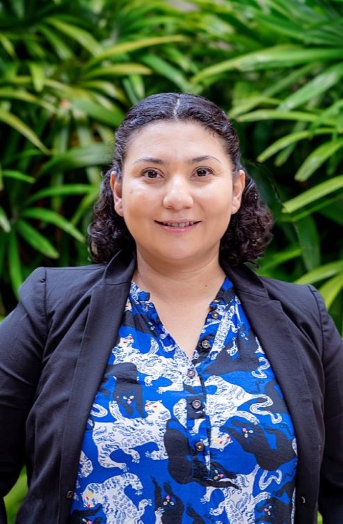 Elizabeth Torres Headshot